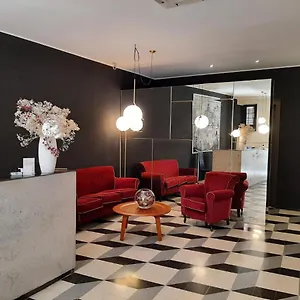 מלון Navona Theatre