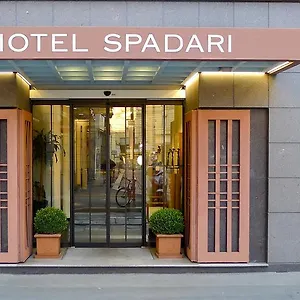 スパダーリ アル ドゥオーモ 4*, ミラノ イタリア